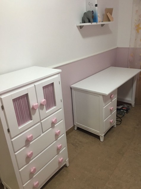 Chiffonnier enfant avec portes et bureau enfant avec caissons