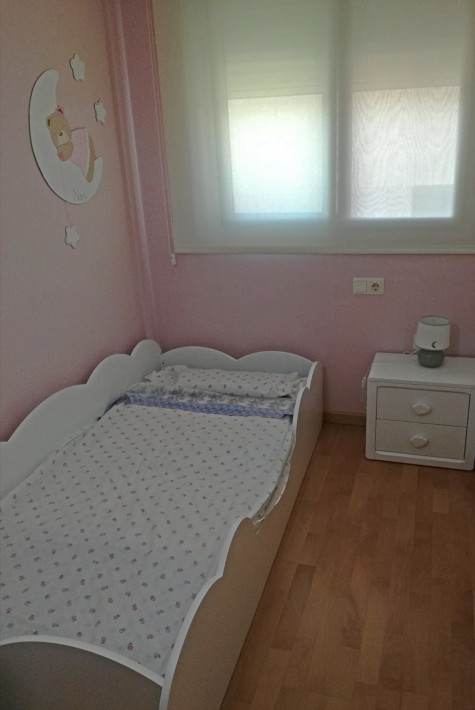 Lit enfant Montessori Nuage 90 x 190 avec table de chevet 2 tiroirs