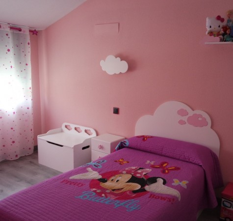 Chambre enfant Nuages. Tête de lit Nuages roses