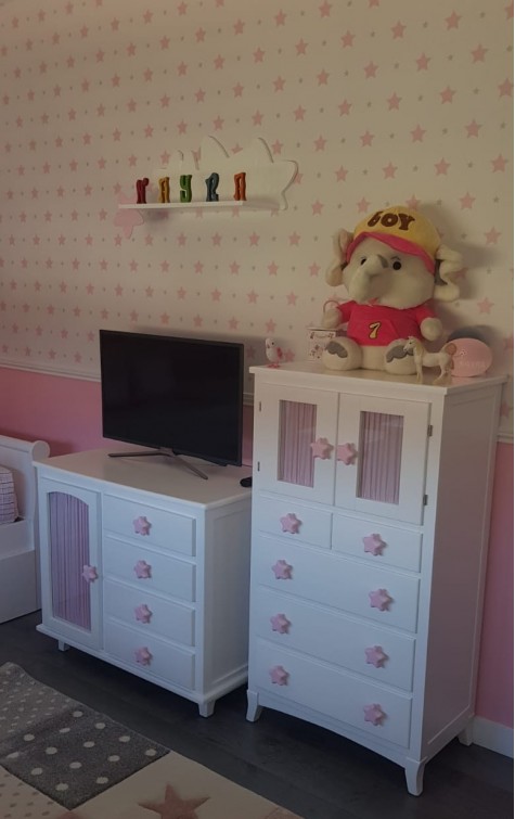 Chifonnier enfant avec rideau rose