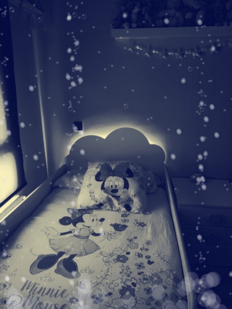 Beau lit avec tête de lit Nuage avec lumière