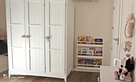 Armoire 3 portes et bibliothèque montessori