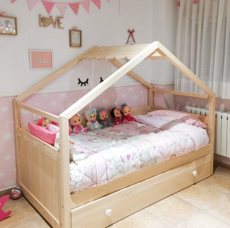 Lit cabane gigogne avec toit double pente. 