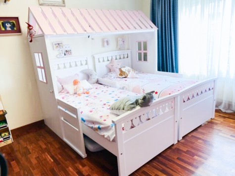 Chambre double lit coeur avec cabane