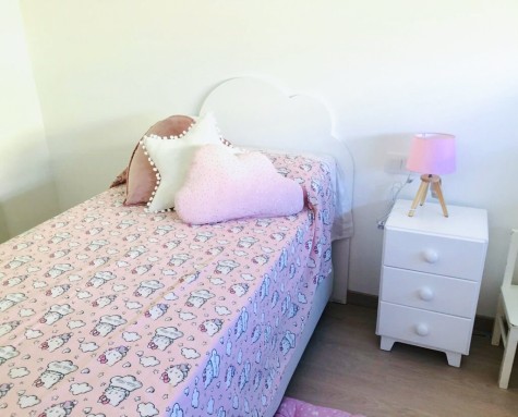 Tête de lit nuage et chevet 3 tiroirs