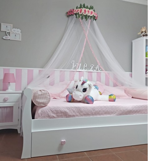 Ciel de lit modifié avec goût