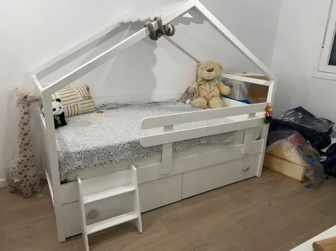 Lit Cabane avec tiroirs de rangement blanc. Toit.