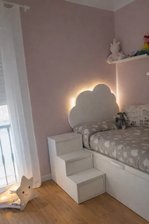 Escalier avec tiroirs pour lit