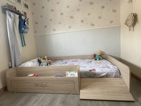 Lit avec prénom gravé